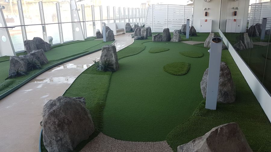 AIDAnova Minigolf
