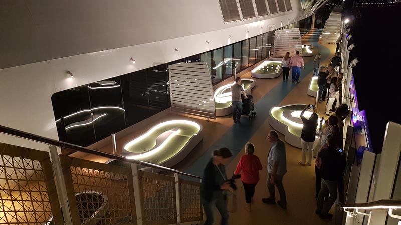 AIDAperla Minigolf